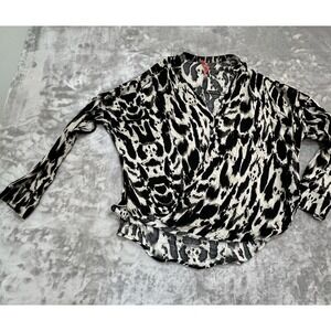 Eight Sixty Blouse Women's Size Medium Snake Print Black And White‎ Layover EUC